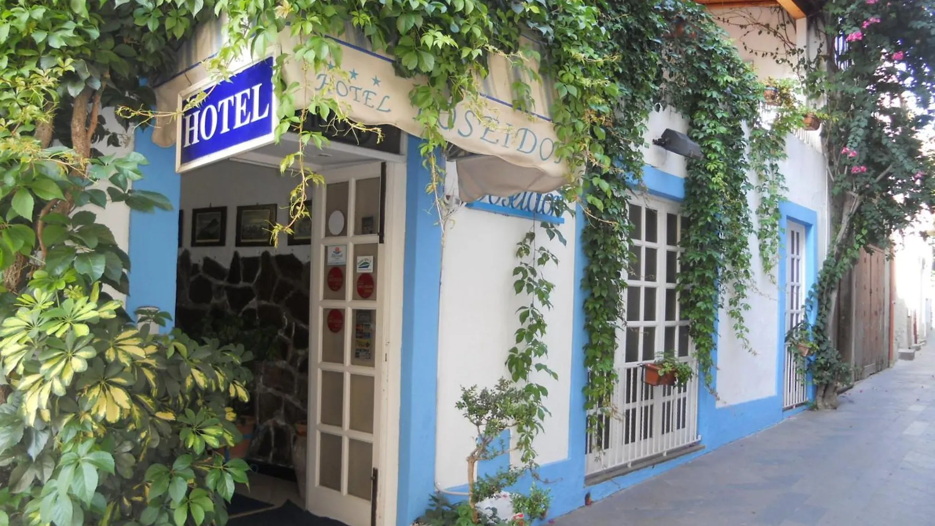 Hotel Poseidon Λίπαρι 3*,